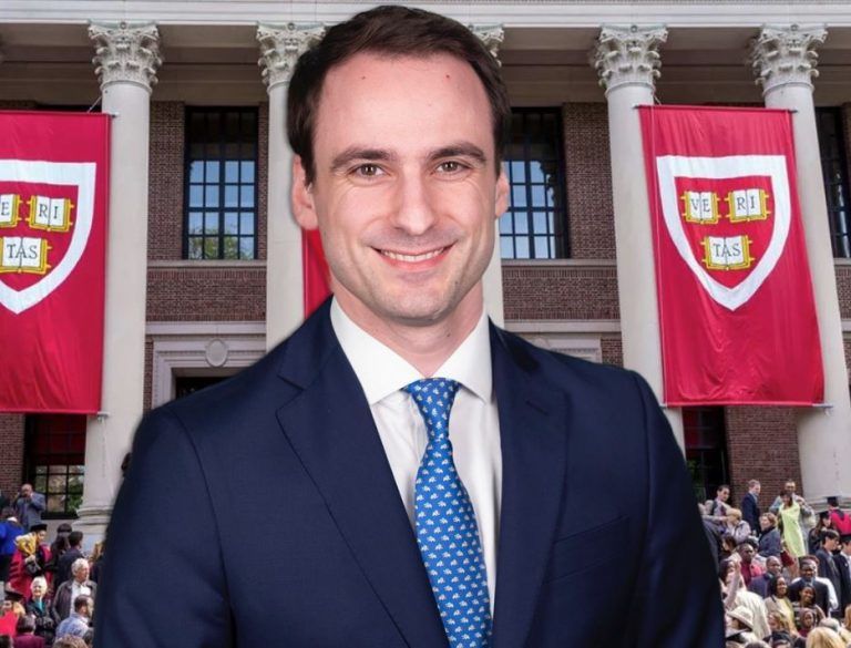 O Ελληνοαμερικανός σύμβουλος του Τραμπ που φέρνει τα πάνω κάτω στα αμερικανικά πανεπιστήμια