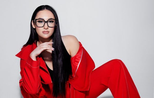 Η «Αστερομάτα» της Κλαυδίας σαρώνει τα διεθνή charts σε 32 χώρες