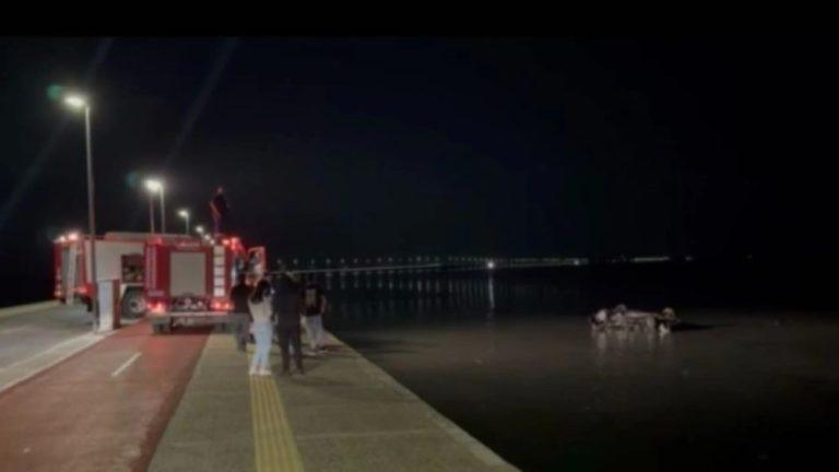 Μεσολόγγι: Αυτοκίνητο κατέληξε στη θάλασσα – Ο οδηγός ανασύρθηκε χωρίς τις αισθήσεις του