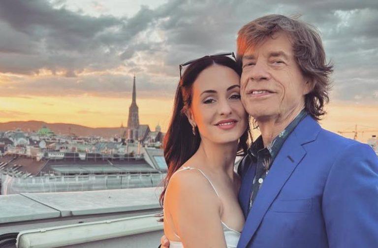 «Είναι μικρότερος από μένα»: Η Μέλανι Χάμρικ δεν δίνει δεκάρα για τα 44 χρόνια που τη χωρίζουν από τον Μικ Τζάγκερ