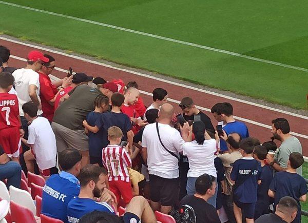 Ολυμπιακός: Χαμός για μια φωτογραφία με τον Μουζακίτη (vid)