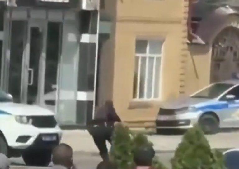 Δολοφονήθηκαν τρεις αστυνομικοί στη Ρωσία – Νεκρός και ο ένας ένοπλος που επιτέθηκε