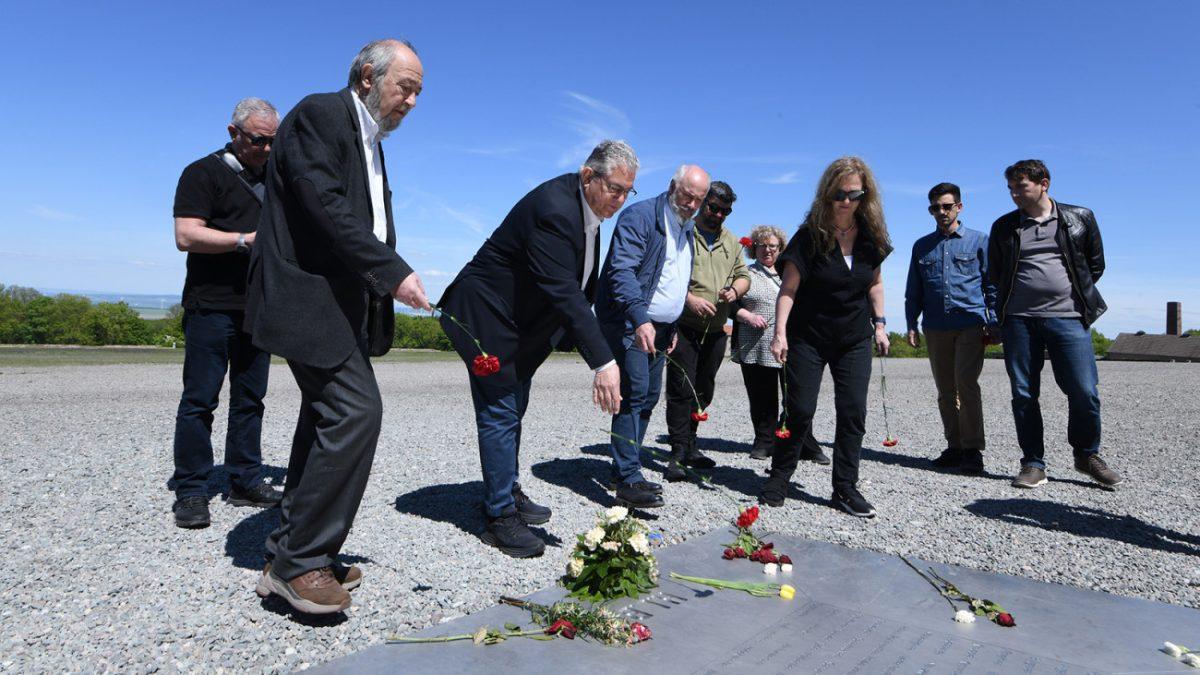 «Δεν ξεχνάμε»: Στο πρώην ναζιστικό κολαστήριο του Μπούχενβαλντ ο Κουτσούμπας