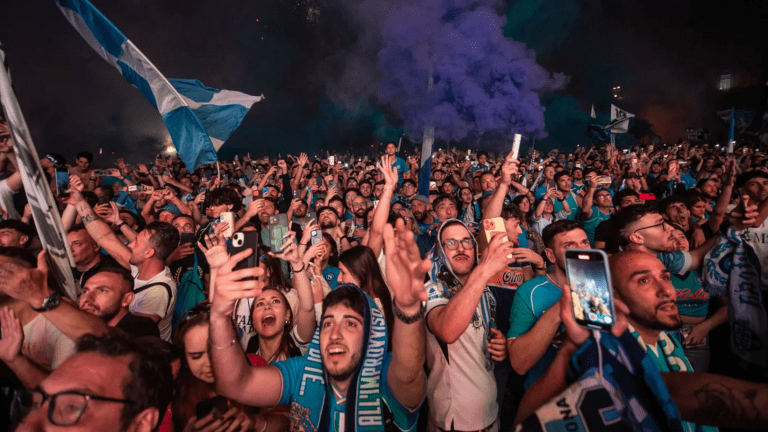 Χαμός στη Νάπολη για το πρωτάθλημα! (pic, vids)