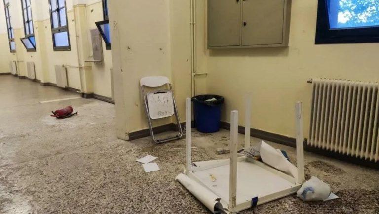 Έξι συλλήψεις για την επίθεση στη Νομική – Ελεύθερη η γυναίκα που κατηγορείται για υπόθαλψη