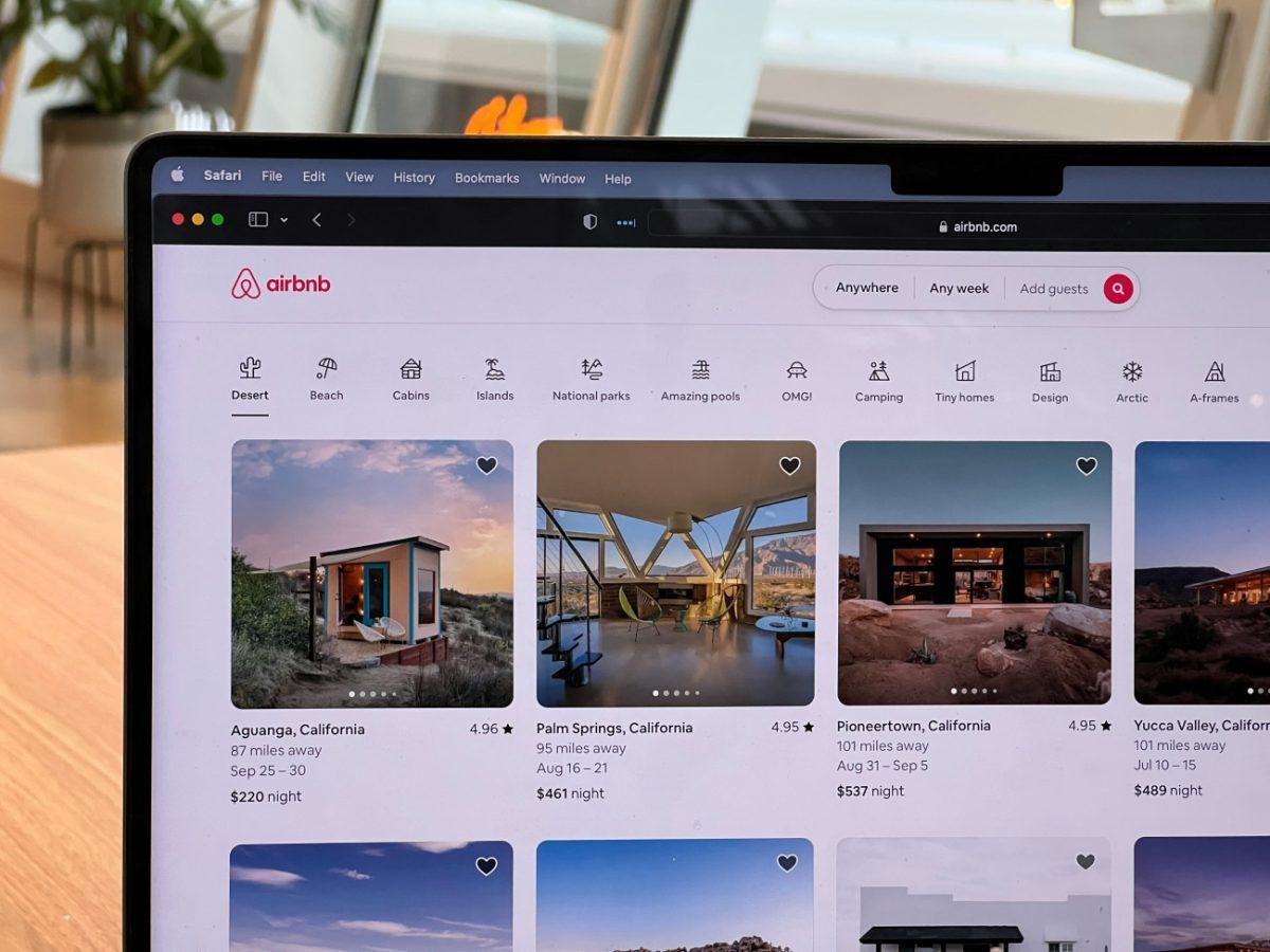Airbnb: Η Ισπανία μπλοκάρει 66.000 καταχωρίσεις καταλυμάτων για παραβιάσεις κανόνων