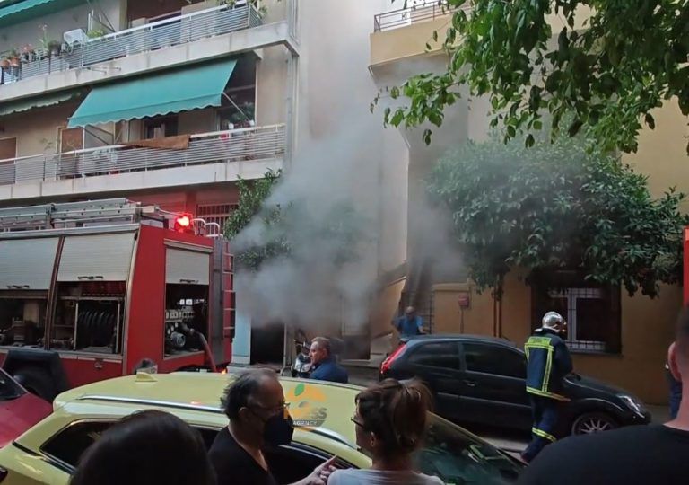 Φωτιά σε υπόγειο χώρο πολυκατοικίας στα Άνω Πατήσια – Απομακρύνθηκαν οι ένοικοι