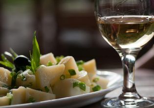 Συνταγή: Ελαφριά πατατοσαλάτα