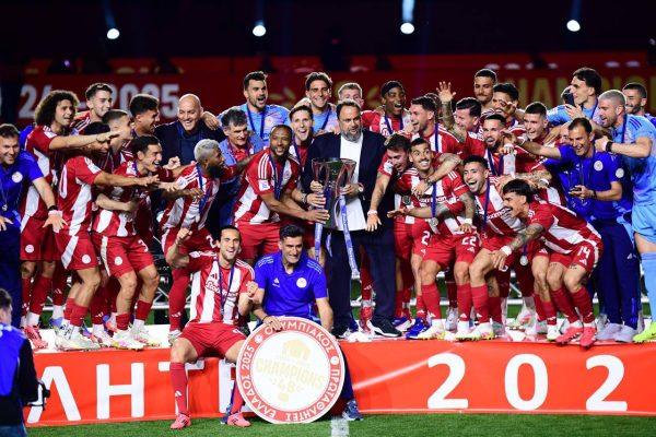 Ο Ολυμπιακός σήκωσε το 48ο πρωτάθλημα σε μια εντυπωσιακή φιέστα (pics, vid)