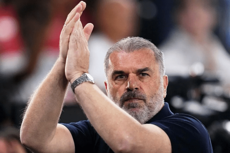 Η αγκαλιά του Ποστέκογλου με την οικογένεια του μετά την κατάκτηση του Europa League (pic)