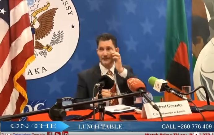 Ο Αμερικανός πρέσβης που έβαλε τα κλάματα σε συνέντευξη Τύπου