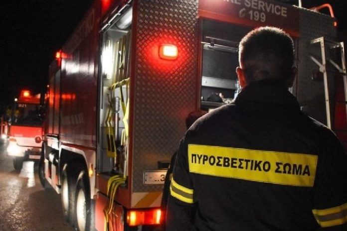 Φωτιά σε διαμέρισμα στον Πειραιά