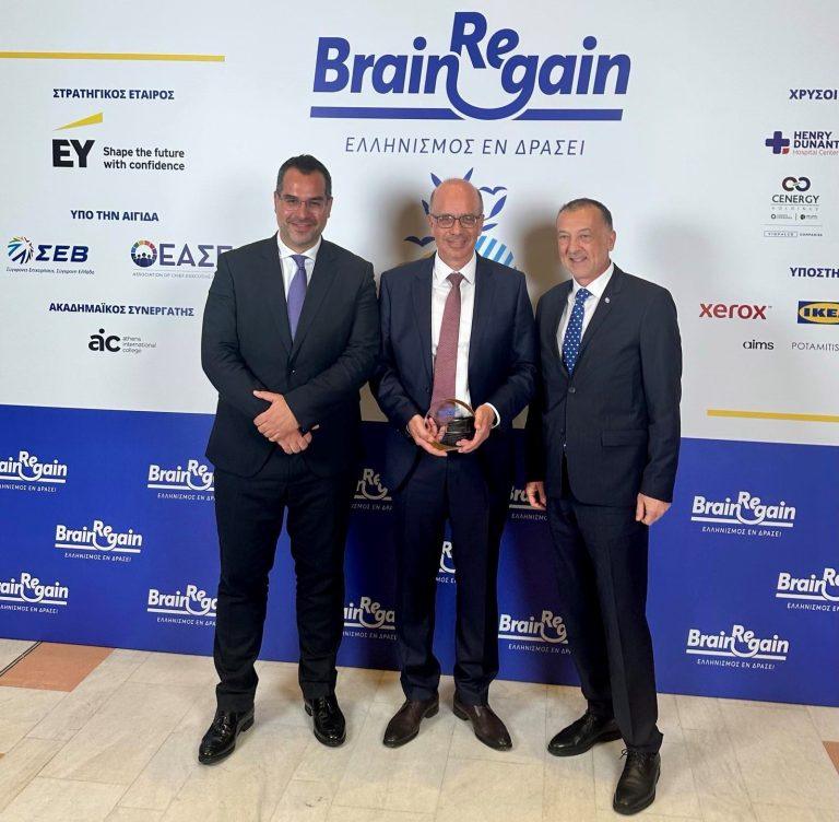 ΕΚΠΑ: Βράβευση της Ιατρικής Σχολής Αθηνών για την προσφορά της στον επαναπατρισμό λαμπρών επιστημόνων