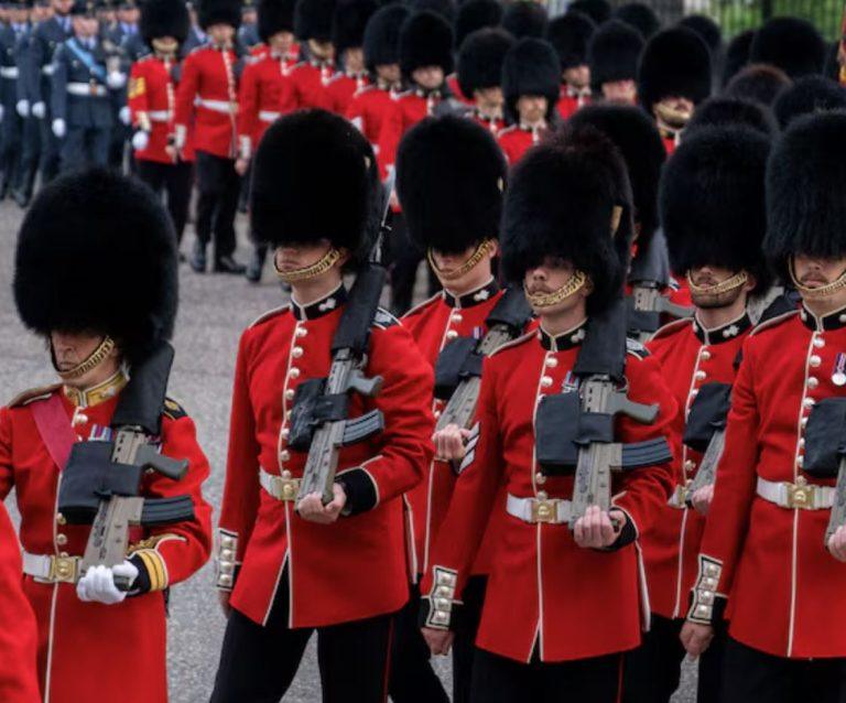 «Γεωπολιτική της πολυτέλειας» – Πώς μια ελβετική εταιρεία ρολογιού δίνει λύση στη ξεπεσμένη Βρετανία