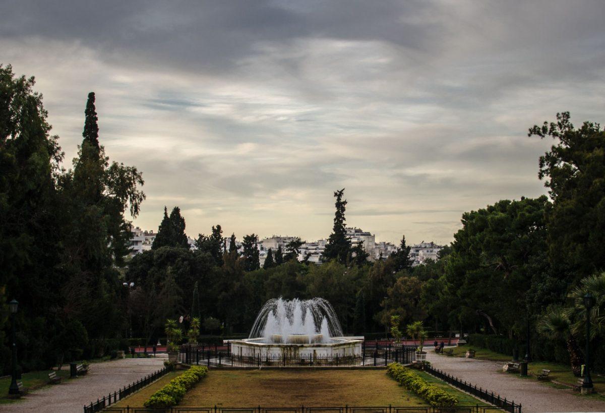 Καιρός: Συννεφιασμένο σκηνικό, βροχές και πτώση της θερμοκρασίας