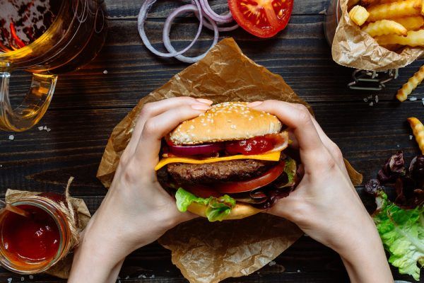 Παγκόσμια ημέρα burger: Πώς θα φτιάξεις μόνος στο σπίτι