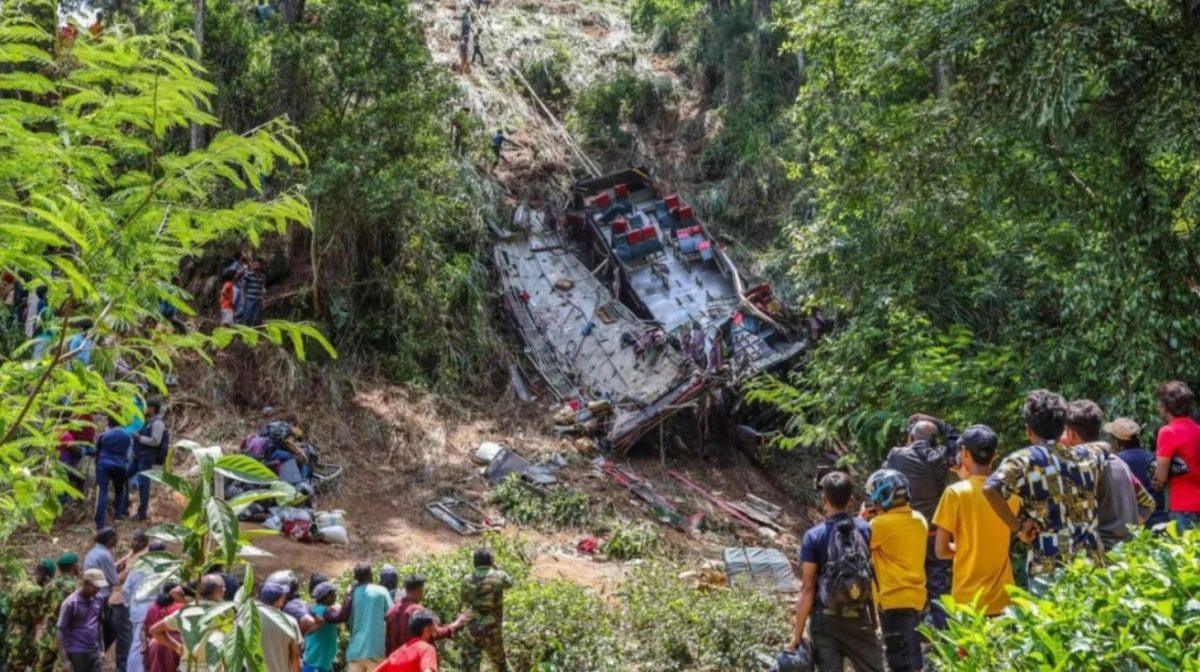 Τουλάχιστον 21 νεκροί στη Σρι Λάνκα όταν λεωφορείο έπεσε σε χαράδρα