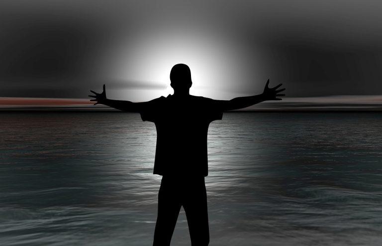 Όλα τα πλάσματα εκπέμπουν φως που σβήνει όταν πεθάνουν