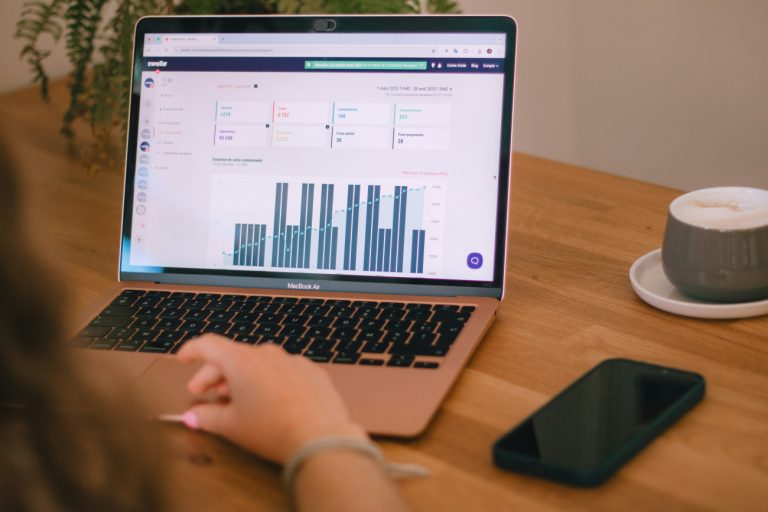 Greece in Figures: Η ελληνική κοινωνία πίσω από τις στατιστικές