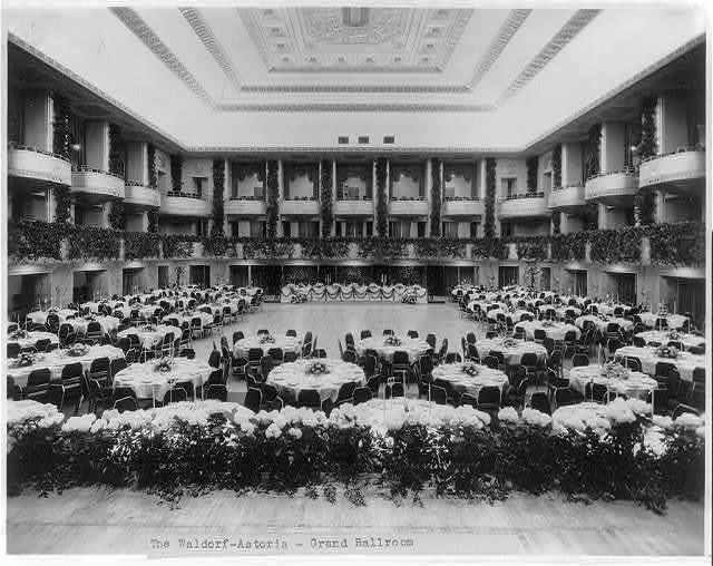 To Grand Ballroom του Waldorf Astoria / Wikimedia Commons