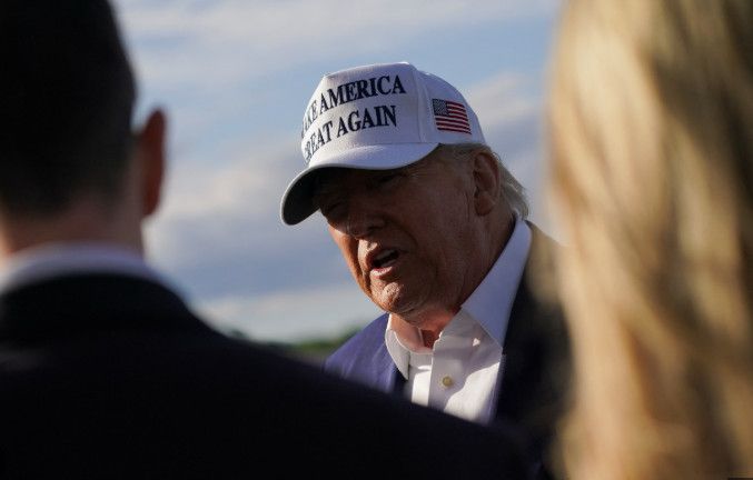 Ο Τραμπ λέει ότι ο Πούτιν «έχει τρελαθεί τελείως» και επικρίνει τον Ζελένσκι για τον τρόπο που «μιλάει»