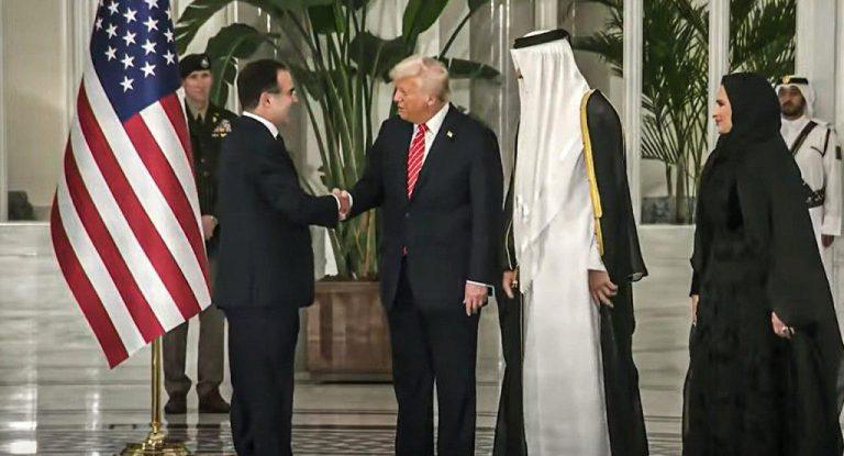 Θοδωρής Κυριακού: Στο επίσημο δείπνο του Εμίρη του Κατάρ προς τιμήν του προέδρου των ΗΠΑ