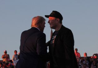 Η εκπρόσωπος του Τραμπ ευχαριστεί τον Μασκ για το έργο του και τη συγκρότηση του DOGE