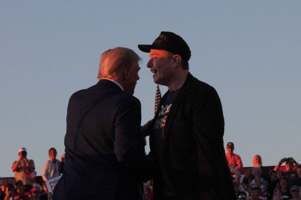 Η εκπρόσωπος του Τραμπ ευχαριστεί τον Μασκ για το έργο του και τη συγκρότηση του DOGE