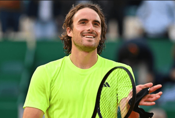 Ετσεβέρι – Τσιτσιπάς 0-3: Άνετος, ωραίος και στον δεύτερο γύρο του Ρολάν Γκαρός