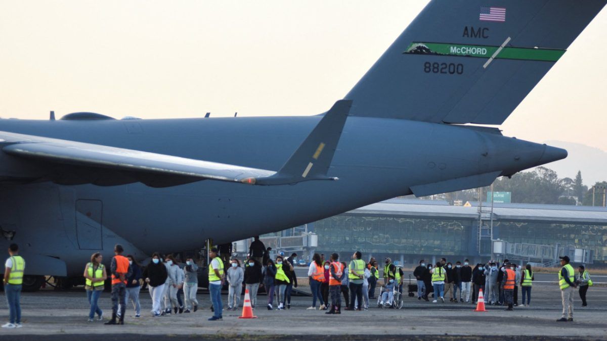 ΗΠΑ: Δικαστής σταμάτησε… στο Τζιμπουτί υπό απέλαση μετανάστες με προορισμό το Νότιο Σουδάν