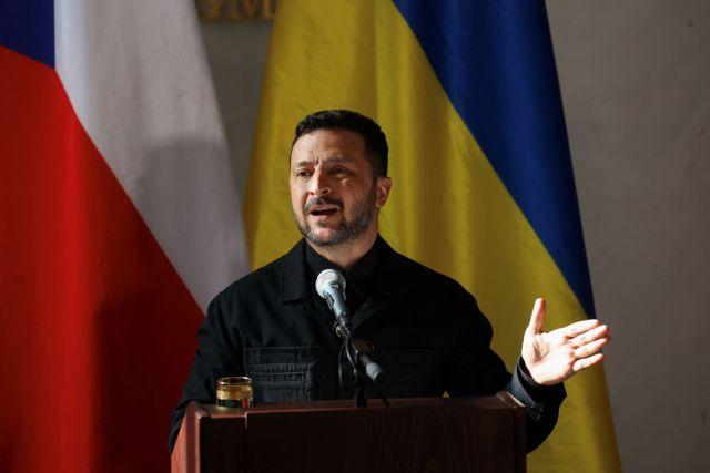 Ουκρανία: Ο Ζελένσκι «δεν πιστεύει» ότι η Ρωσία θα σεβαστεί την επικείμενη τριήμερη εκεχειρία