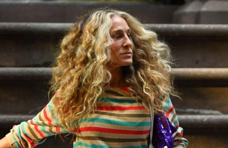 «Το ξανθό της ύφεσης» – Πώς η οικονομική αβεβαιότητα ώθησε την τελευταία τάση του χρώματος μαλλιών