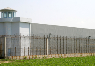 Λάρισα: Στη φυλακή μέχρι την έκδοσή του ο 46χρονος που συνελήφθη για τη δολοφονία βρέφους στη Ρώμη