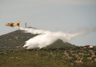 Μεγάλη φωτιά στην Ανάβυσσο – Βίντεο από τις προσπάθειες κατάσβεσης