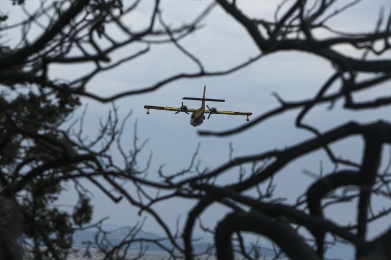 Φωτιά τώρα στη Ρόδο, ανάμεσα σε Θολό και Πεταλούδες