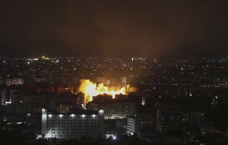 Ισραήλ: Βομβάρδισε και πάλι τα νότια προάστια της Βηρυτού