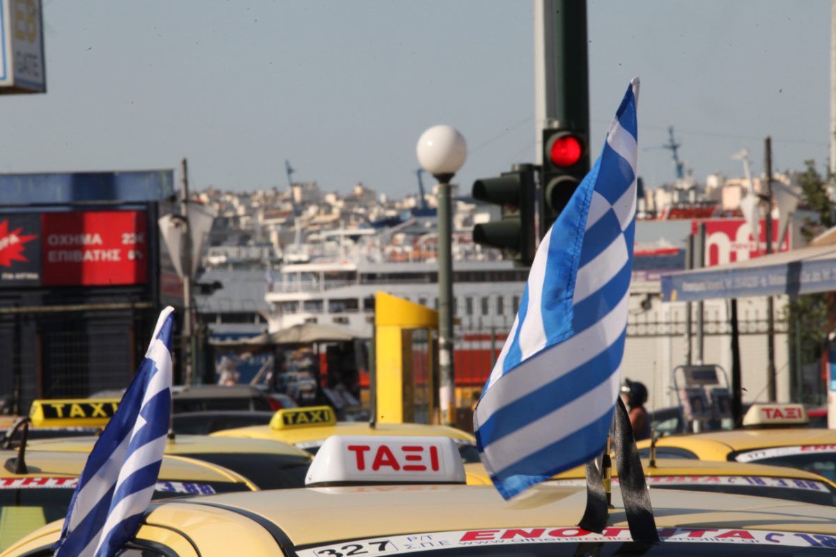 Πειραιάς: Συνελήφθη οδηγός ταξί που τετραπλασίασε το κόμιστρο σε πελάτες – Δεν λειτουργούσε ούτε το ταξίμετρο