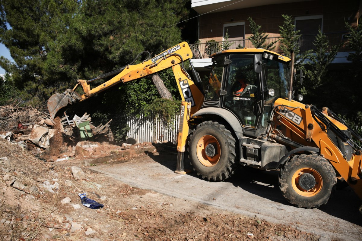 Κατεδαφίζονται τουλάχιστον 70 ετοιμόρροπα κτίρια στο Δήμο Αθηναίων