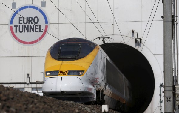 Eurostar: Ακυρώσεις και καθυστερήσεις στα δρομολόγια – Έκλεψαν καλώδια