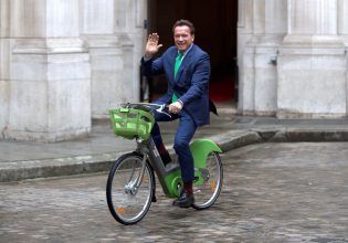 Σταματήστε την κλάψα: Από Εξολοθρευτής σε ήρωα για την κλιματική κρίση, ο Σβαρτσενέγκερ «ξυπνά» τον πλανήτη