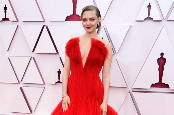 Τα ναρκωτικά, η Λίντα Λάβλεϊς και η μαμά της: Η Αμάντα Σάιφρεντ είναι κάτι περισσότερο από φίλη με τον Άνταμ Μπρόντι