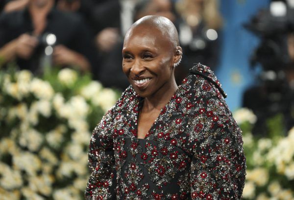 Σίνθια Ερίβο: Δεν θα σταματήσω ποτέ να τραγουδώ το «Defying Gravity»