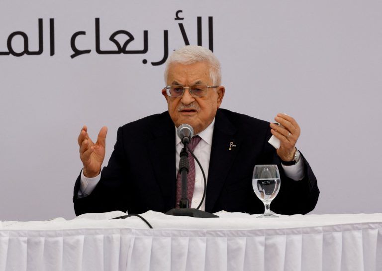 Αμπάς: Υπέρ της κατάθεσης των όπλων από τη Χαμάς και της μη συμμετοχή της στη διακυβέρνηση της Γάζας