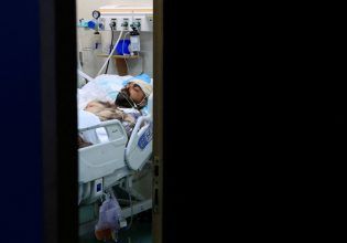 Γάζα: Παλαιστίνιος γιατρός που έχασε 9 από τα 10 παιδιά του σε ισραηλινή επίθεση υπέκυψε στα τραύματά του