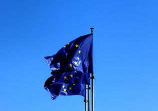 Γερμανία: Η Ευρωπαϊκή Επιτροπή ανέθετε σε ΜΚΟ δράσεις εναντίον εταιριών