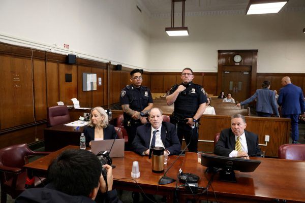 Χάρβεϊ Γουάινστιν: Ανίκανος να υπερασπιστεί τον εαυτό του ο ατιμασμένος παραγωγός για λόγους υγείας