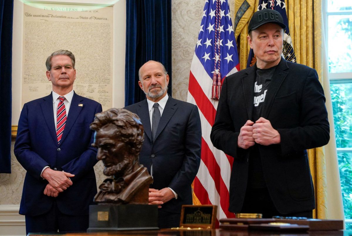 ΗΠΑ: Οι Έλον Μασκ και Σκοτ Μπέσεντ έπαιξαν ξύλο μέσα στον Λευκό Οίκο