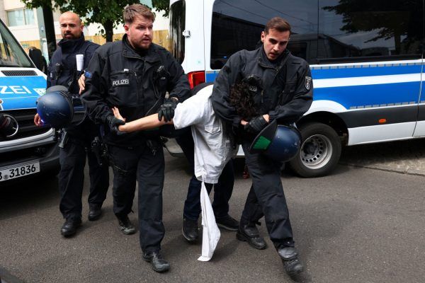 Γερμανία: Συνελήφθη 14χρονος που φέρεται να σχεδίαζε τρομοκρατική επίθεση στην Κολωνία