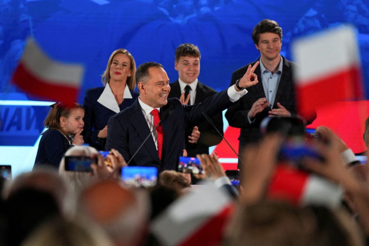 Πολωνία: Ο εθνικιστής, πρώην χούλιγκαν Κάρολ Ναβρότσκι στην προεδρία