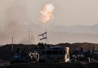 «Οι δρόμοι προς τα κέντρα βοήθειας στη Γάζα είναι ζώνες μάχης» ανακοινώνει ο ισραηλινός στρατός